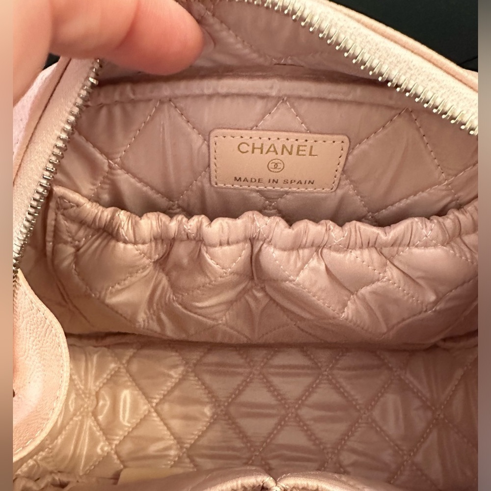 🩷Chanel Caviar Quilted Curved Cosmetic Toiletry Case Pink - new with box - Picture 2 of 12